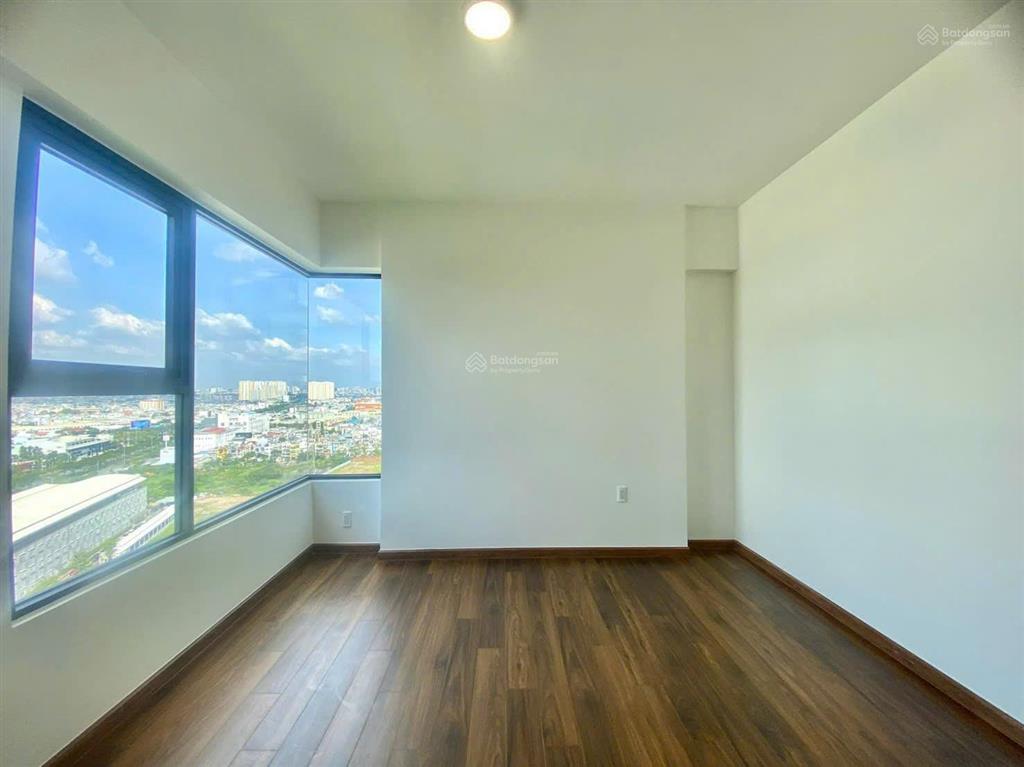 Chủ gấp bán neo góc 81m2 2pn/2wc chỉ 4,680 tỷ sạch sẽ, view thoáng mát, sổ hồng sẵn. ht vay 70%