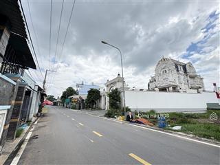 Bán nhà 3 tầng sổ hoàn công. mặt tiền đường bùi thị cội. gần bv tp. dĩ an. dt 82m2. giá 4.7 tỷ