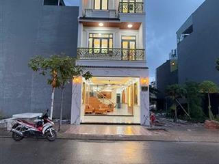 Bán nhà 4 tầng kdc phú hồng thịnh, p. đông hoà, tp. hcm. dt 90m2 5x18m. gồm 5pn  6wc. giá 8.2 tỷ