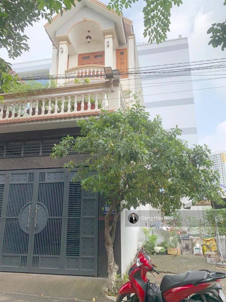 Bán nhà 3 tầng xây dựng kiên cố. dt 100m2. (5x20m) full thổ cư. gồm 4 pn 4wc. gần tttm bigc go