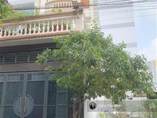 Bán nhà 3 tầng xây dựng kiên cố. dt 100m2. (5x20m) full thổ cư. gồm 4 pn  4wc. gần tttm bigc go