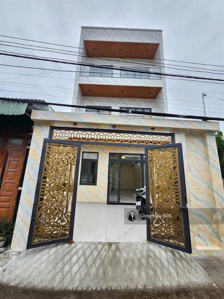 Bán nhà 3 tầng gần bv dĩ an. dt 68.2m2 (5.4x 12.7m). odt 60m2. dtsd~ 200m2. đường 5m. giá 4.5 tỷ