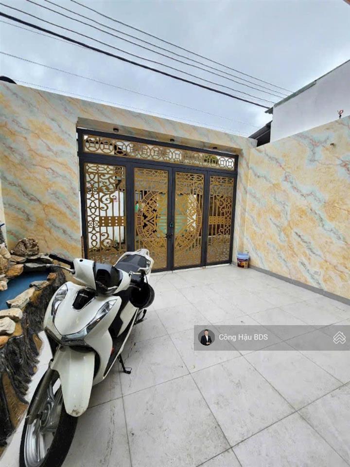 Bán nhà 3 tầng gần bv dĩ an. dt 68.2m2 (5.4x 12.7m). odt 60m2. dtsd~ 200m2. đường 5m. giá 4.5 tỷ