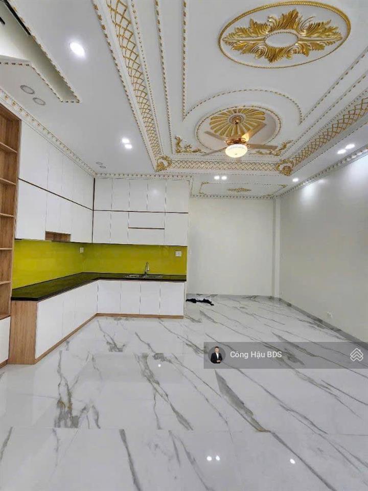 Bán nhà 3 tầng gần bv dĩ an. dt 68.2m2 (5.4x 12.7m). odt 60m2. dtsd~ 200m2. đường 5m. giá 4.5 tỷ