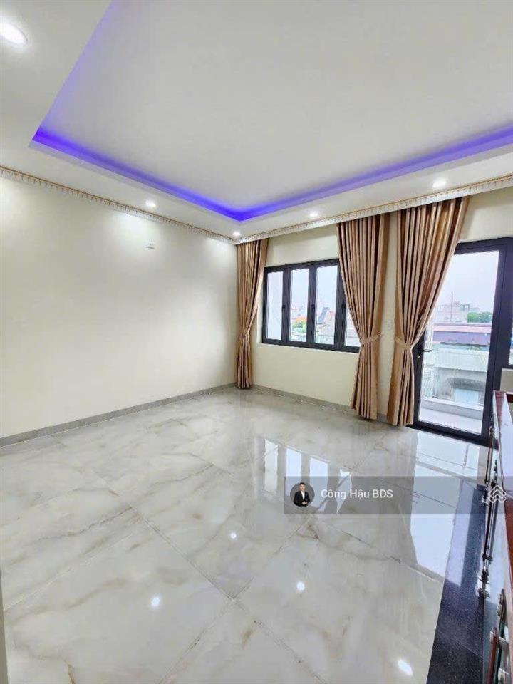 Bán nhà 3 tầng gần bv dĩ an. dt 68.2m2 (5.4x 12.7m). odt 60m2. dtsd~ 200m2. đường 5m. giá 4.5 tỷ