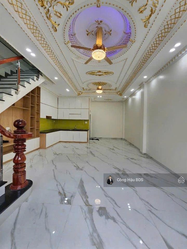 Bán nhà 3 tầng gần bv dĩ an. dt 68.2m2 (5.4x 12.7m). odt 60m2. dtsd~ 200m2. đường 5m. giá 4.5 tỷ