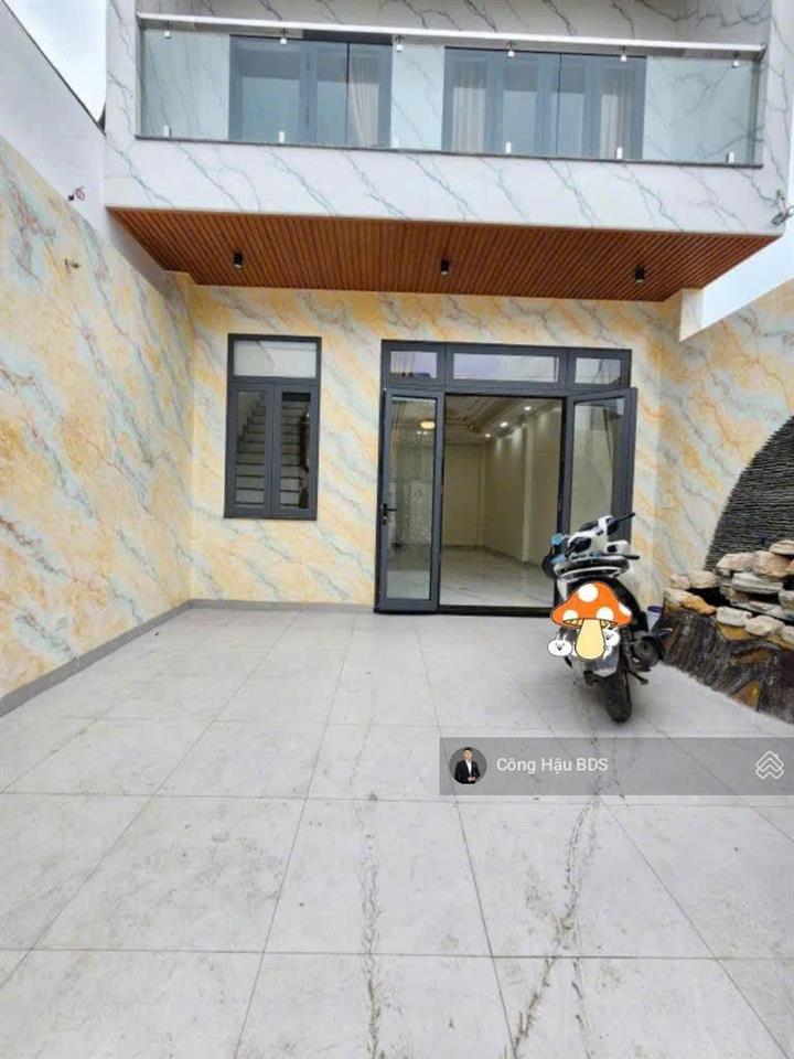 Bán nhà 3 tầng gần bv dĩ an. dt 68.2m2 (5.4x 12.7m). odt 60m2. dtsd~ 200m2. đường 5m. giá 4.5 tỷ