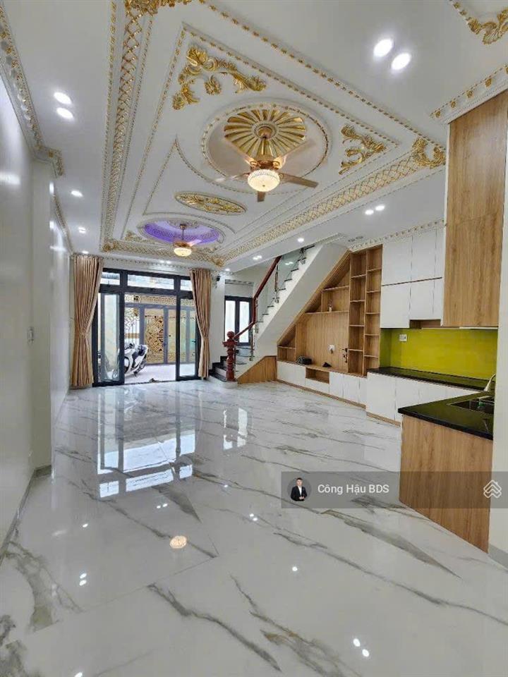 Bán nhà 3 tầng gần bv dĩ an. dt 68.2m2 (5.4x 12.7m). odt 60m2. dtsd~ 200m2. đường 5m. giá 4.5 tỷ