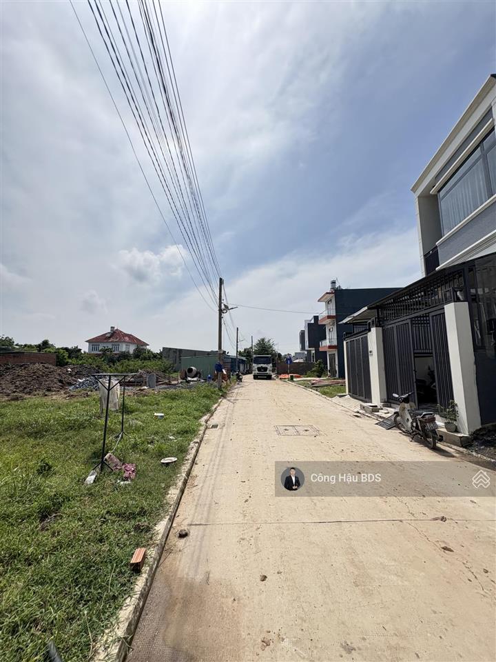 Nền đất gần chợ bình thung cách tuyến metro chỉ 10p. dt 123.4m2 (4.5x 27m)đường 6m giá 3.75 tỷ tl