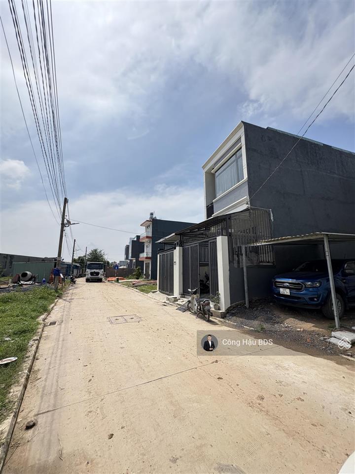 Nền đất gần chợ bình thung cách tuyến metro chỉ 10p. dt 123.4m2 (4.5x 27m)đường 6m giá 3.75 tỷ tl