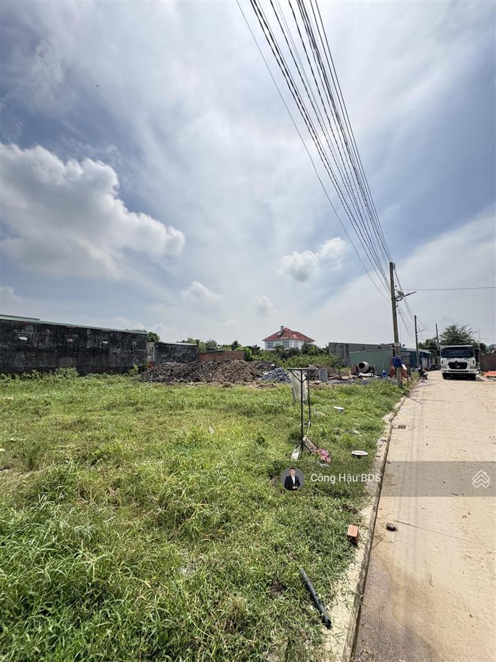 Nền đất gần chợ bình thung cách tuyến metro chỉ 10p. dt 123.4m2 (4.5x 27m)đường 6m giá 3.75 tỷ tl