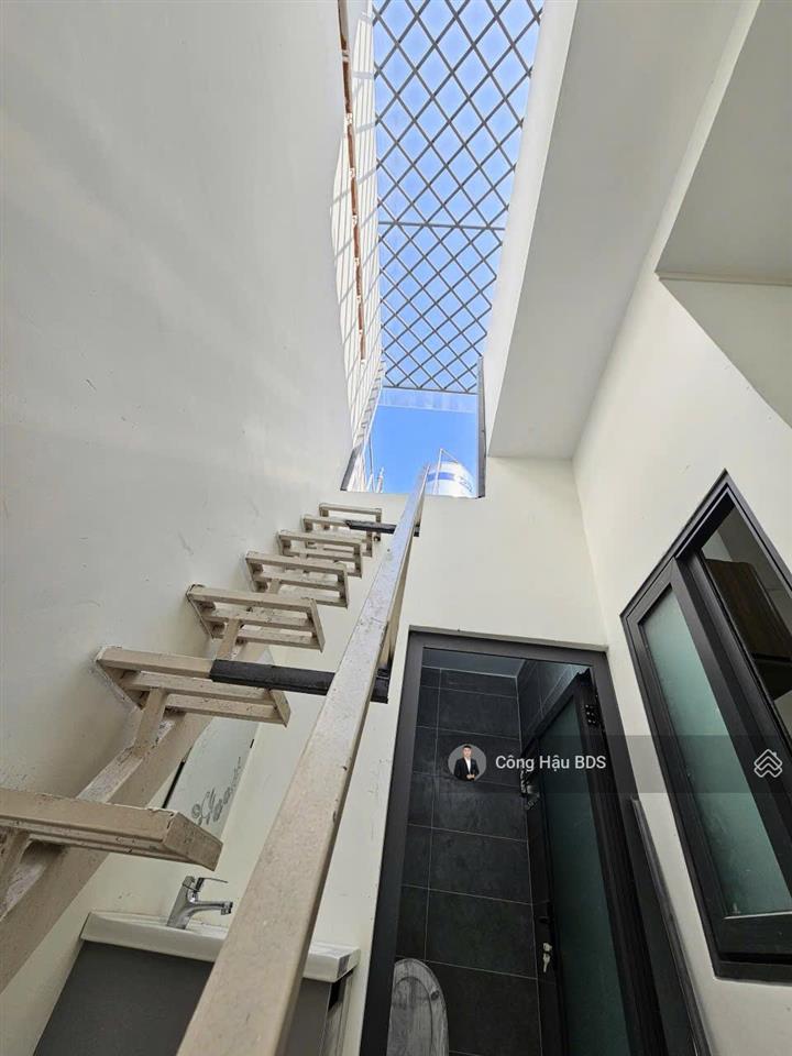 Nhà 2 tầng hẻm 5m đ. nguyễn công trứ, p. đông hoà. dt 70m2 (4x17.5m). sổ hoàn công. giá 4.8 tỷ tl