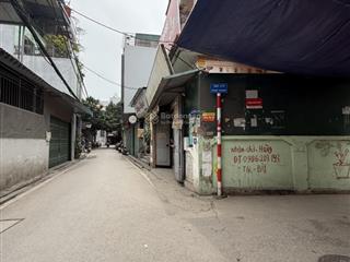 Bán đất phố trạm 70m² , mt 4m ôtô vào đất , sát phố giá chào 12,9 tỷ tl .