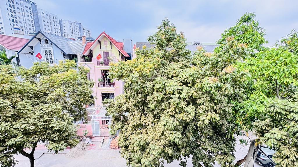 Bán nhà biệt thự trung ương đảng 160m², nhà 4 tầng, mt 23m, lô góc 3 mặt tiền, giá 39,5 tỷ tl