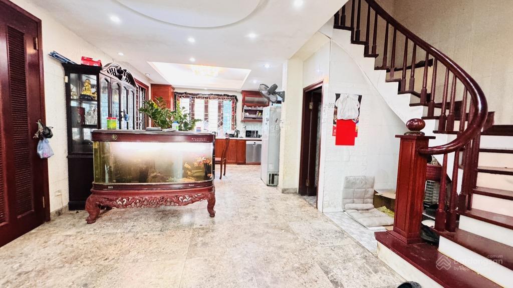 Bán nhà biệt thự trung ương đảng 160m², nhà 4 tầng, mt 23m, lô góc 3 mặt tiền, giá 39,5 tỷ tl