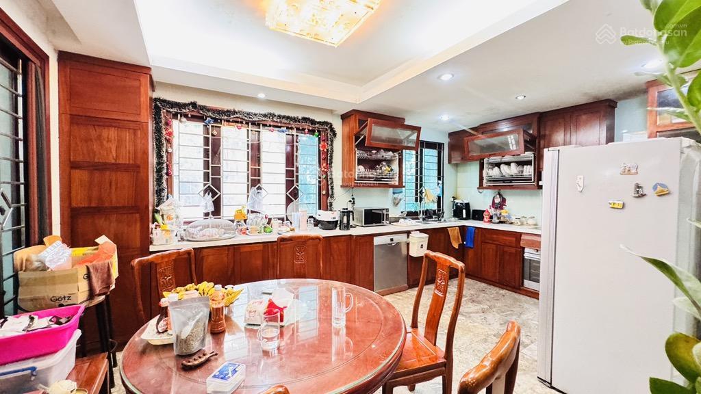 Bán nhà biệt thự trung ương đảng 160m², nhà 4 tầng, mt 23m, lô góc 3 mặt tiền, giá 39,5 tỷ tl