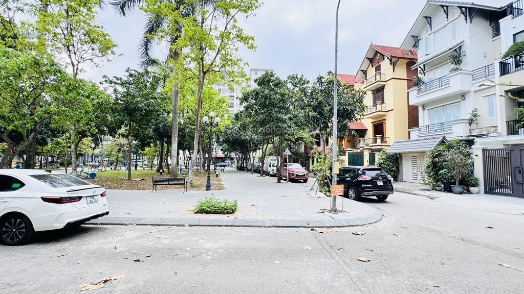 Bán nhà biệt thự trung ương đảng 160m², nhà 4 tầng, mt 23m, lô góc 3 mặt tiền, giá 39,5 tỷ tl