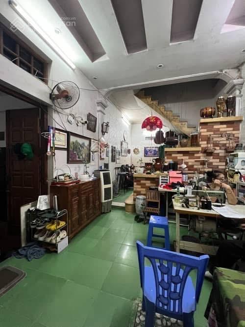 Phố tô vĩnh diện bán đất 70m2, mt 9m, nhà 3t cũ, khu phân lô quân đội, gần phố, giá 14,3 tỷ