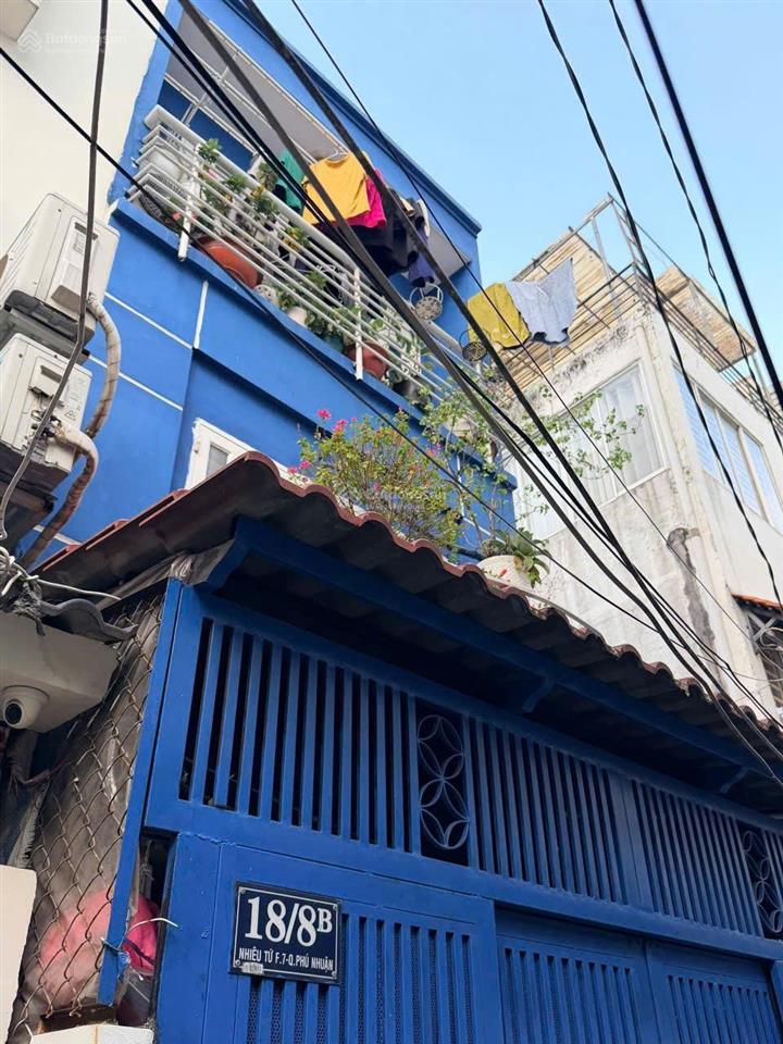 Nhà 3 tầng phan xích long, phú nhuận  hẻm thông sát mặt tiền  4,85 tỷ.  0908 120 ***