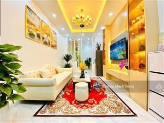 Nhà đẹp ở ngay tôn đức thắng  ngõ thông trước nhà sân rộng thoáng sáng  gần phố 35m2*4t  3 pn