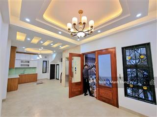 Mê ly! đê la thành 5 tầng thang máy, full nội thất, ngõ rộng 50m ra ô tô, gần hồ hoàng cầu, sổ đỏ
