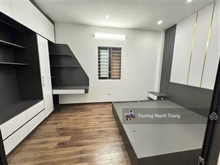 Chất lượng! hoàng cầu nguyễn phúc lai vip 5 tầng 10m ra phố, ô tô đỗ 10m, có hồ mát mẻ.