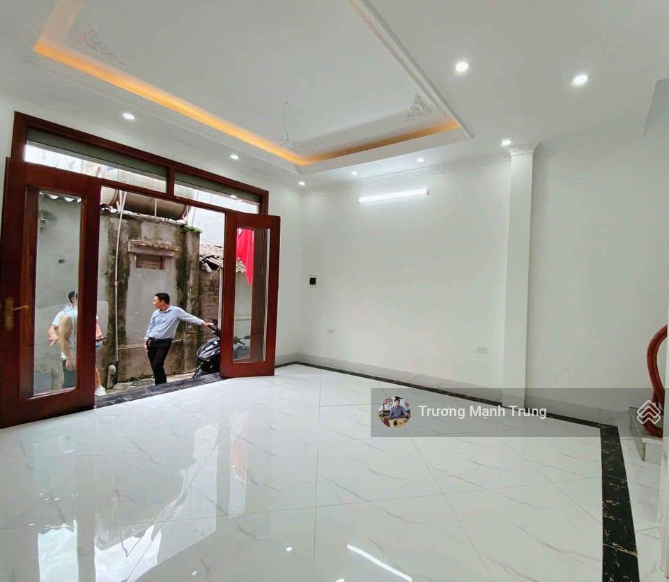 Đẹp điên ! tây sơn  thái thịnh lô góc 2 thoáng, 20m ra ô tô full nội thất, ngõ to cực sạch sẽ.