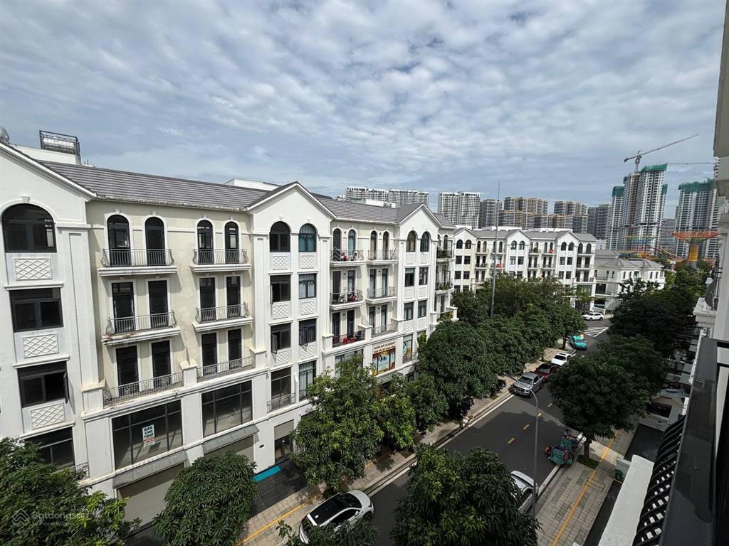 Cho thuê nhà phố vinhomes grand park 84m2 thiết kế 5 tầng thang máy+ máy lạnh nhà mới hoàn thiện