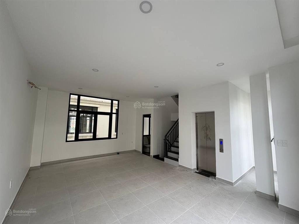 Cho thuê nhà phố vinhomes grand park 84m2 thiết kế 5 tầng thang máy+ máy lạnh nhà mới hoàn thiện