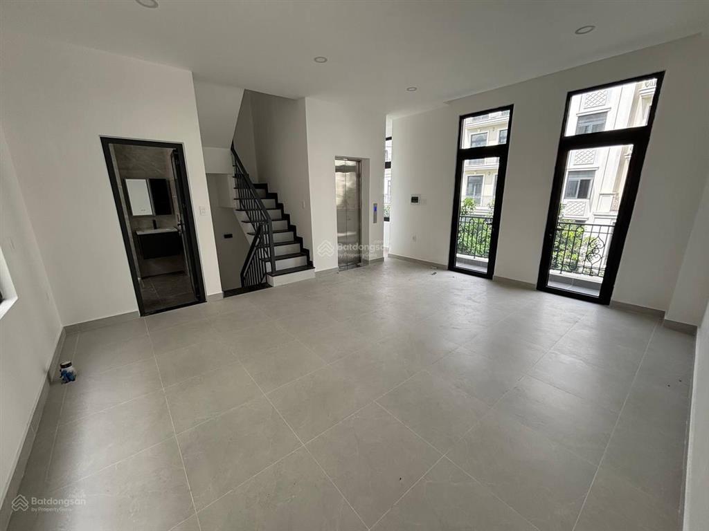 Cho thuê nhà phố vinhomes grand park 84m2 thiết kế 5 tầng thang máy+ máy lạnh nhà mới hoàn thiện