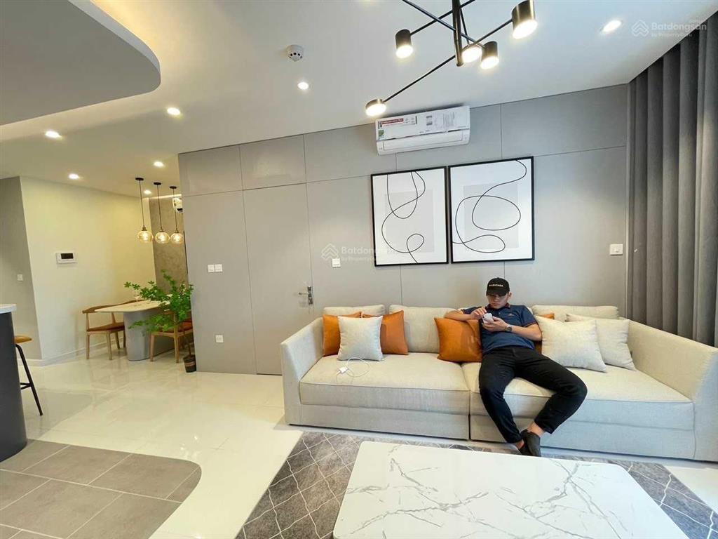 Chính chủ bán ch b6 giảng võ ba đình, dt 82m2 2pn full nt đẹp sđcc view hồ giá 10.9 tỷ o971085.383