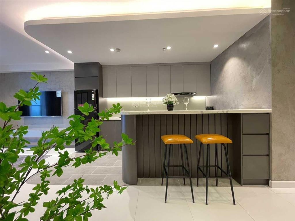 Chính chủ bán ch b6 giảng võ ba đình, dt 82m2 2pn full nt đẹp sđcc view hồ giá 10.9 tỷ o971085.383