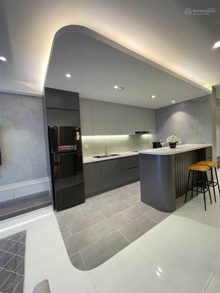 Chính chủ bán ch b6 giảng võ ba đình, dt 82m2 2pn full nt đẹp sđcc view hồ giá 10.9 tỷ o971085.383