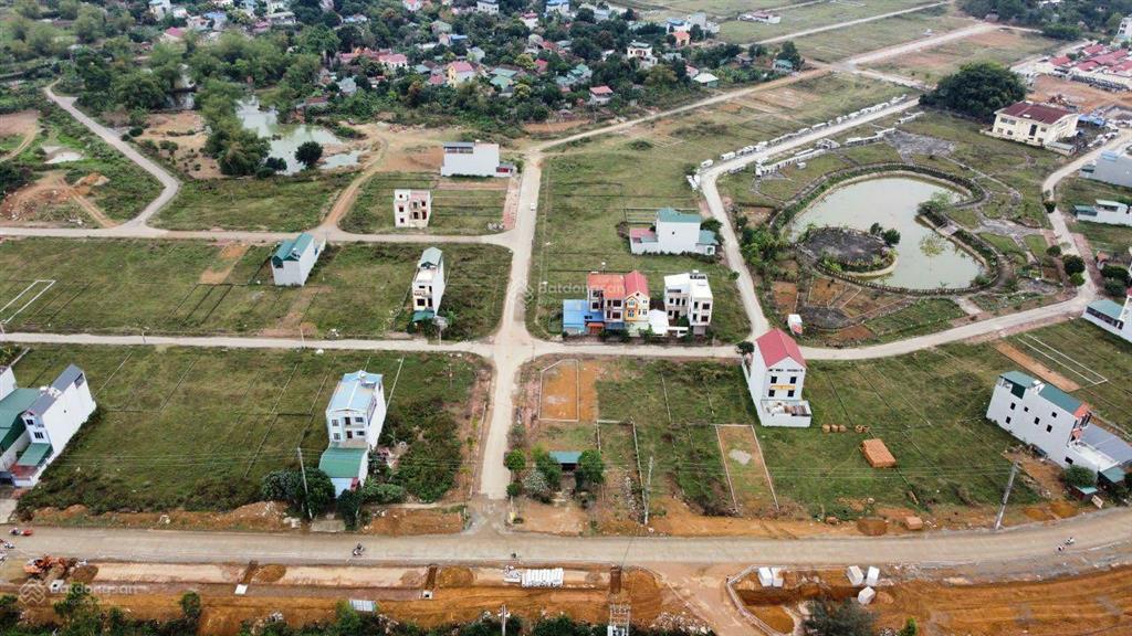 Gia đình cần tiền bán gấp lô đường trục chính 50m, 65m, 100m. khu tđc bình yên, giá làm việc nhanh