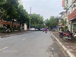 Chính chủ bán nhà mặt phố chính trung, dt 136m2. mt 5m. giá 19.3 tỷ