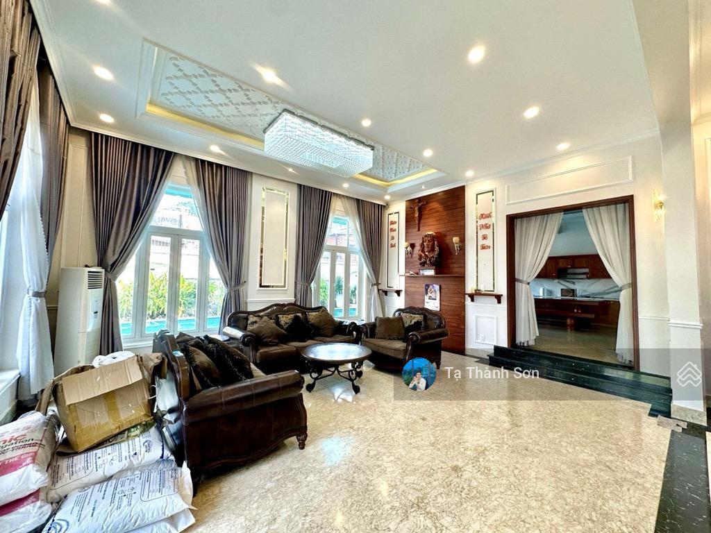 Biệt thự mặt tiền ngay bv thành phố, 427m2 , tặng full nội thất, chủ bán gấp, có hồ bơi lớn