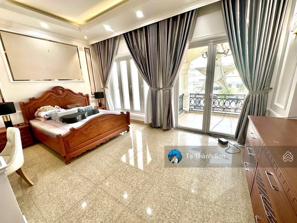 Biệt thự mặt tiền ngay bv thành phố, 427m2 , tặng full nội thất, chủ bán gấp, có hồ bơi lớn