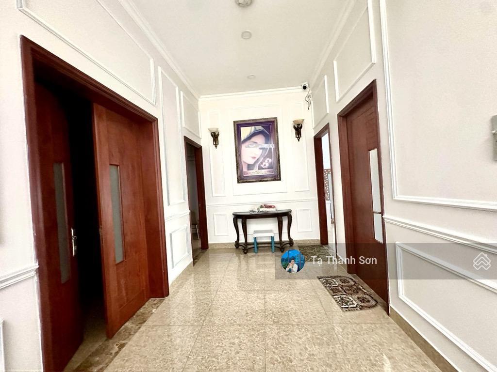 Biệt thự mặt tiền ngay bv thành phố, 427m2 , tặng full nội thất, chủ bán gấp, có hồ bơi lớn