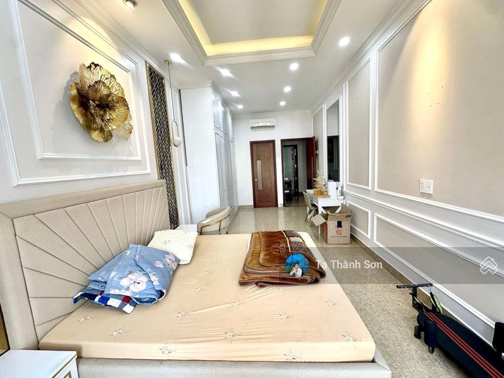 Biệt thự mặt tiền ngay bv thành phố, 427m2 , tặng full nội thất, chủ bán gấp, có hồ bơi lớn