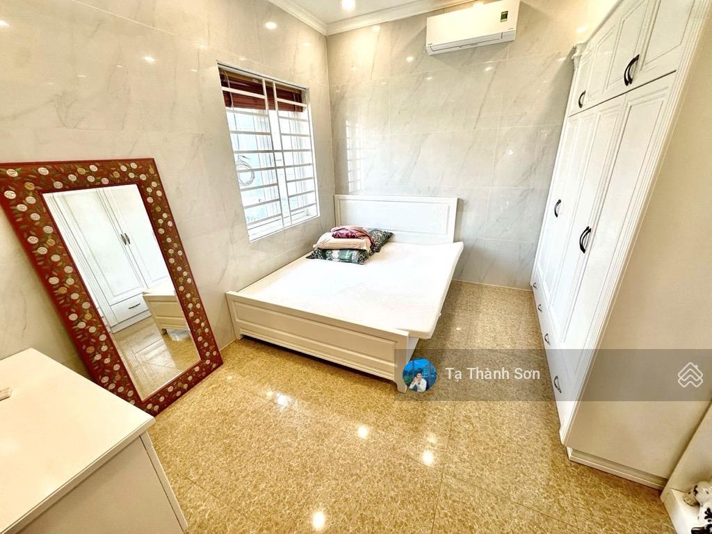 Biệt thự mặt tiền ngay bv thành phố, 427m2 , tặng full nội thất, chủ bán gấp, có hồ bơi lớn