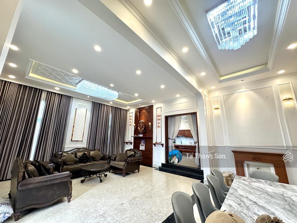 Biệt thự mặt tiền ngay bv thành phố, 427m2 , tặng full nội thất, chủ bán gấp, có hồ bơi lớn