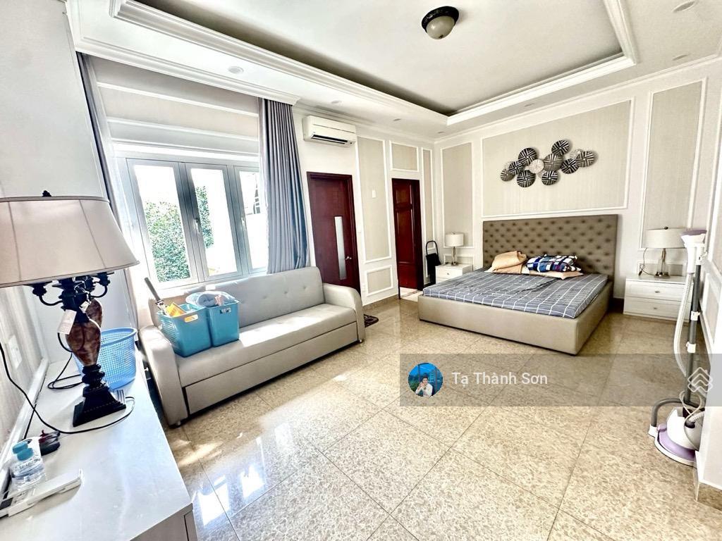 Biệt thự mặt tiền ngay bv thành phố, 427m2 , tặng full nội thất, chủ bán gấp, có hồ bơi lớn