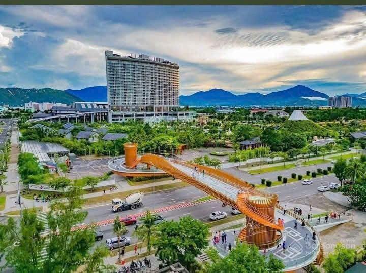 Chủ cần tiền bán lô đất sát biển. diện tích 100m2 giá bán 3 tỷ 200tr
