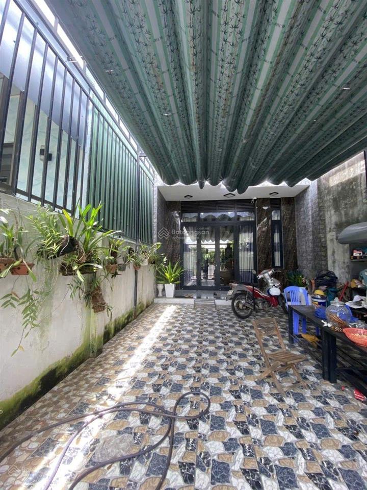 Cần tiền bán gấp nhà 3 tầng. trục thông 9 tòa chung cư