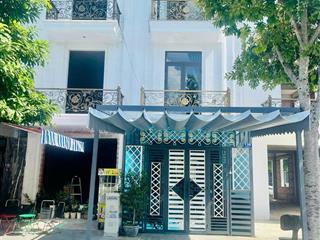 Nhà mặt phố hùng vươngnhà mặt phố hùng vương, 85m2, 2pn, 3wc, bến cát, bình dương
