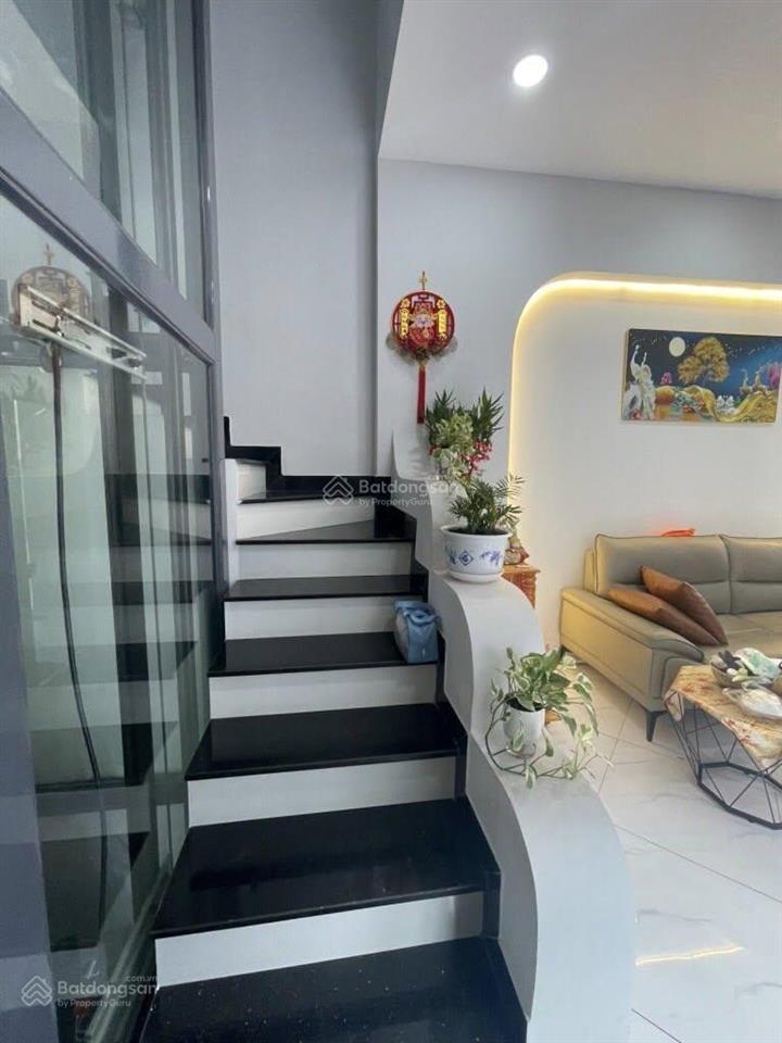 Nhà phố quận 7, thang máy, hoàn công 127m2, hơn 8 tỷ