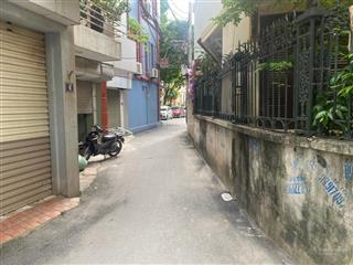 13tỷ có nhà nguyễn văn cừ 64m 2 thoáng , ô tô vào nhà , đường 16 chỗ tránh