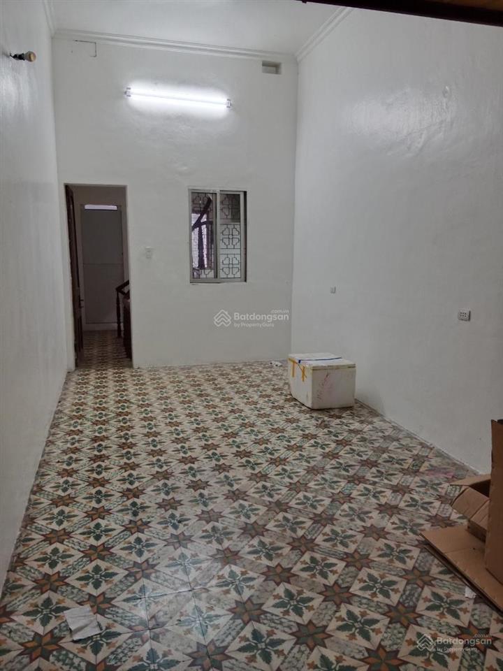 Mặt phố nguyễn văn cừ , kinh doanh sầm uất . giá hợp lý