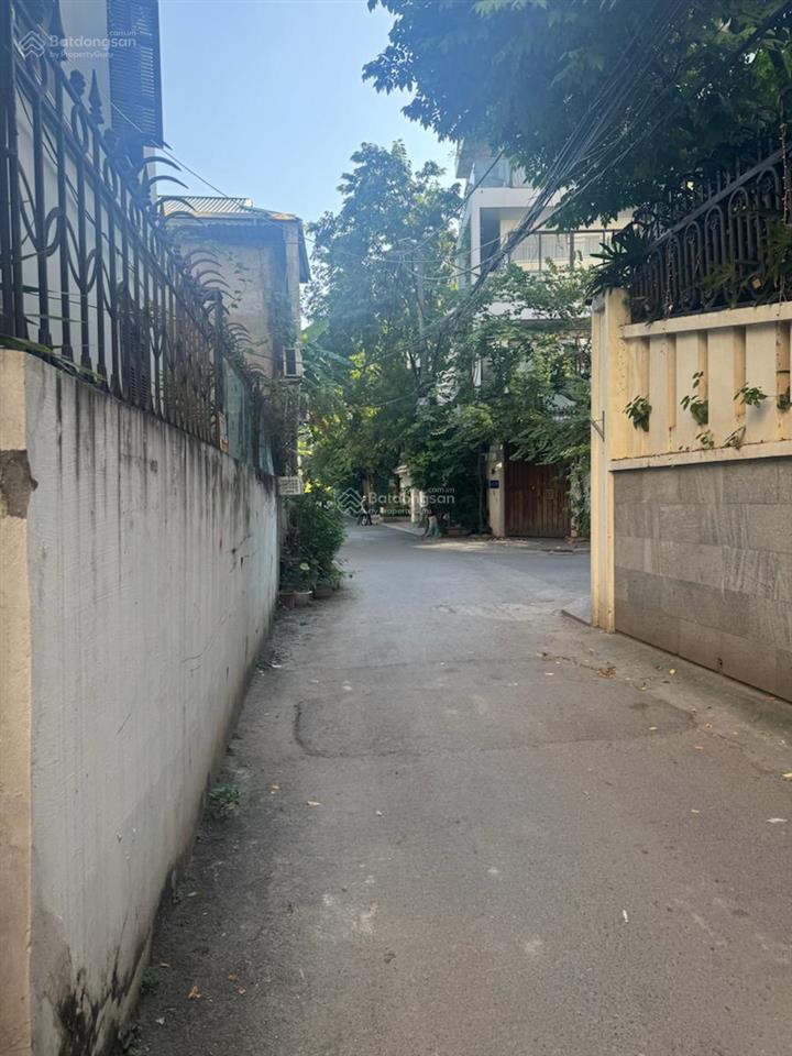 31m 5t mt 4m6 lâm du , bồ đề , long biên . giá 9ty81. ô tô vào nhà , đường ô tô tránh