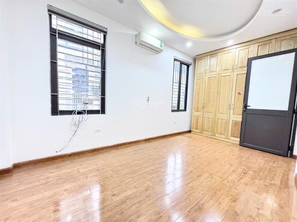 30/35 m2 5 tầng mt 5m3 đàm quang trung, long biên. 7 chỗ vào nhà. đường xe tải. giá 9.9 tỷ